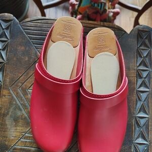 Red Mules by Troentorp